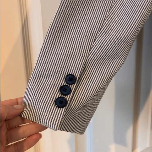 NWT boys size 16 seersucker blazer, fully lined & includes a navy pocket square - Picture 5 of 7